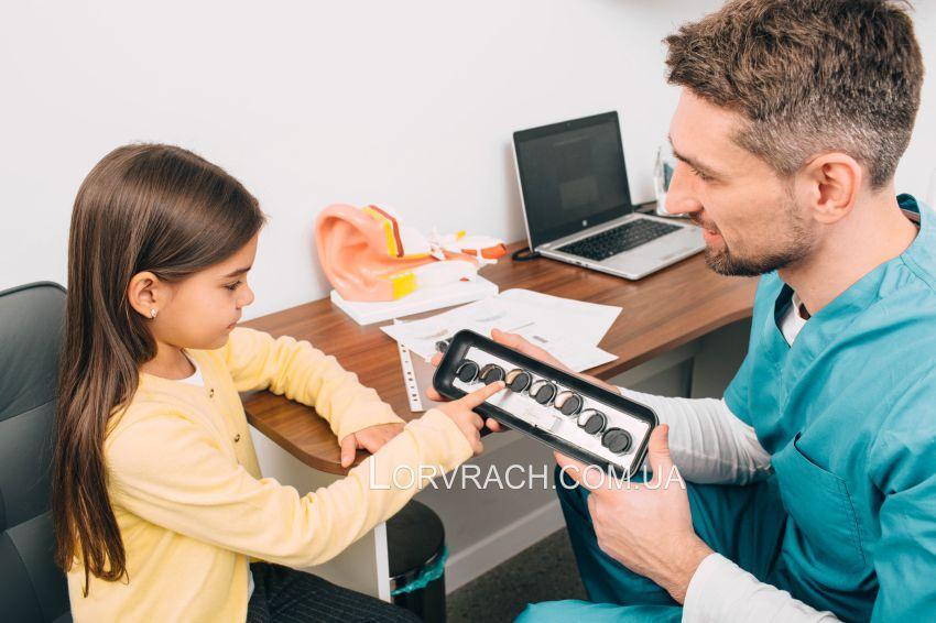слуховой аппарат для детей и взрослых фото